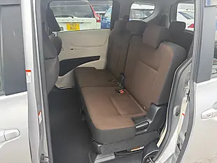 Used 2015 Toyota Sienta 7 Seater Silver - Interior and Exterior details 10