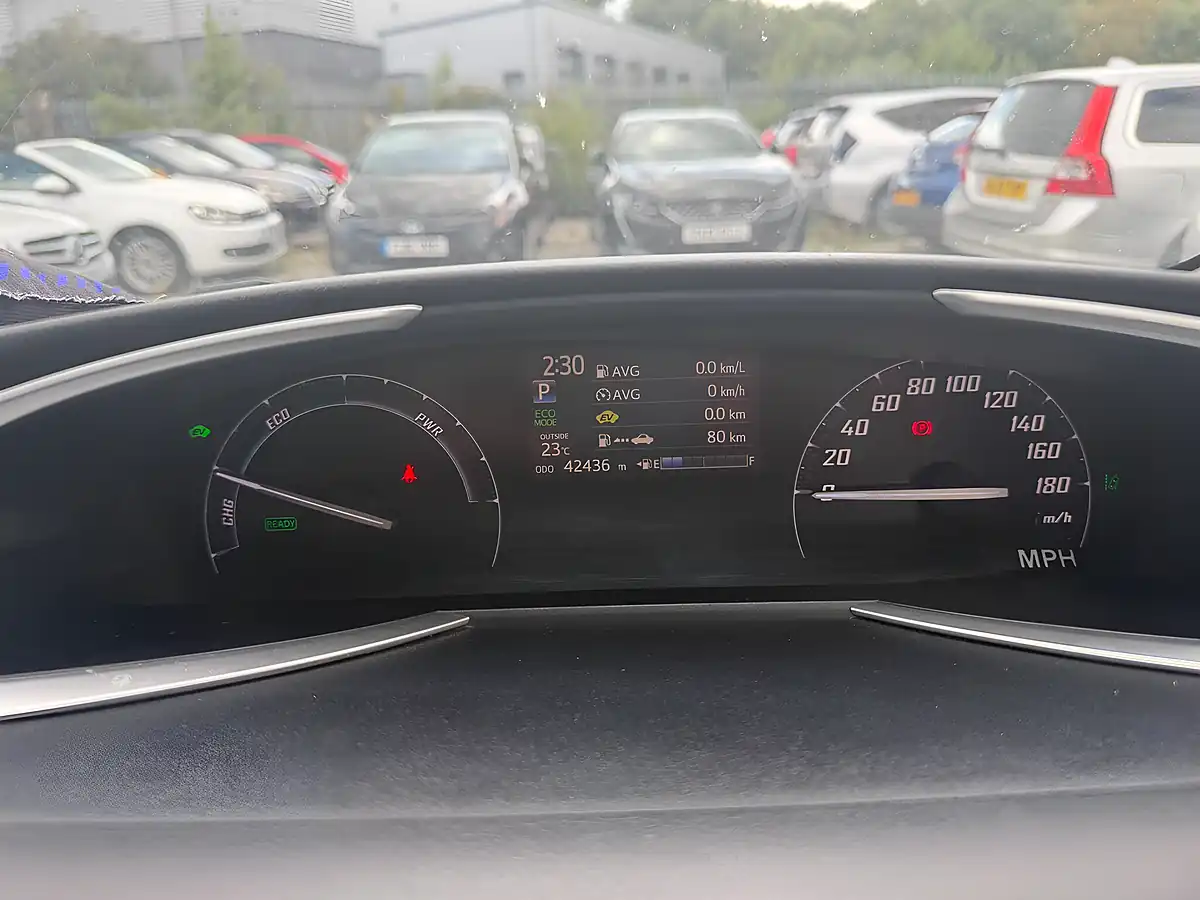 Used 2015 Toyota Sienta 7 Seater Silver - Interior and Exterior details 13