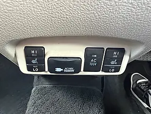 Used 2015 Toyota Sienta 7 Seater Silver - Interior and Exterior details 15