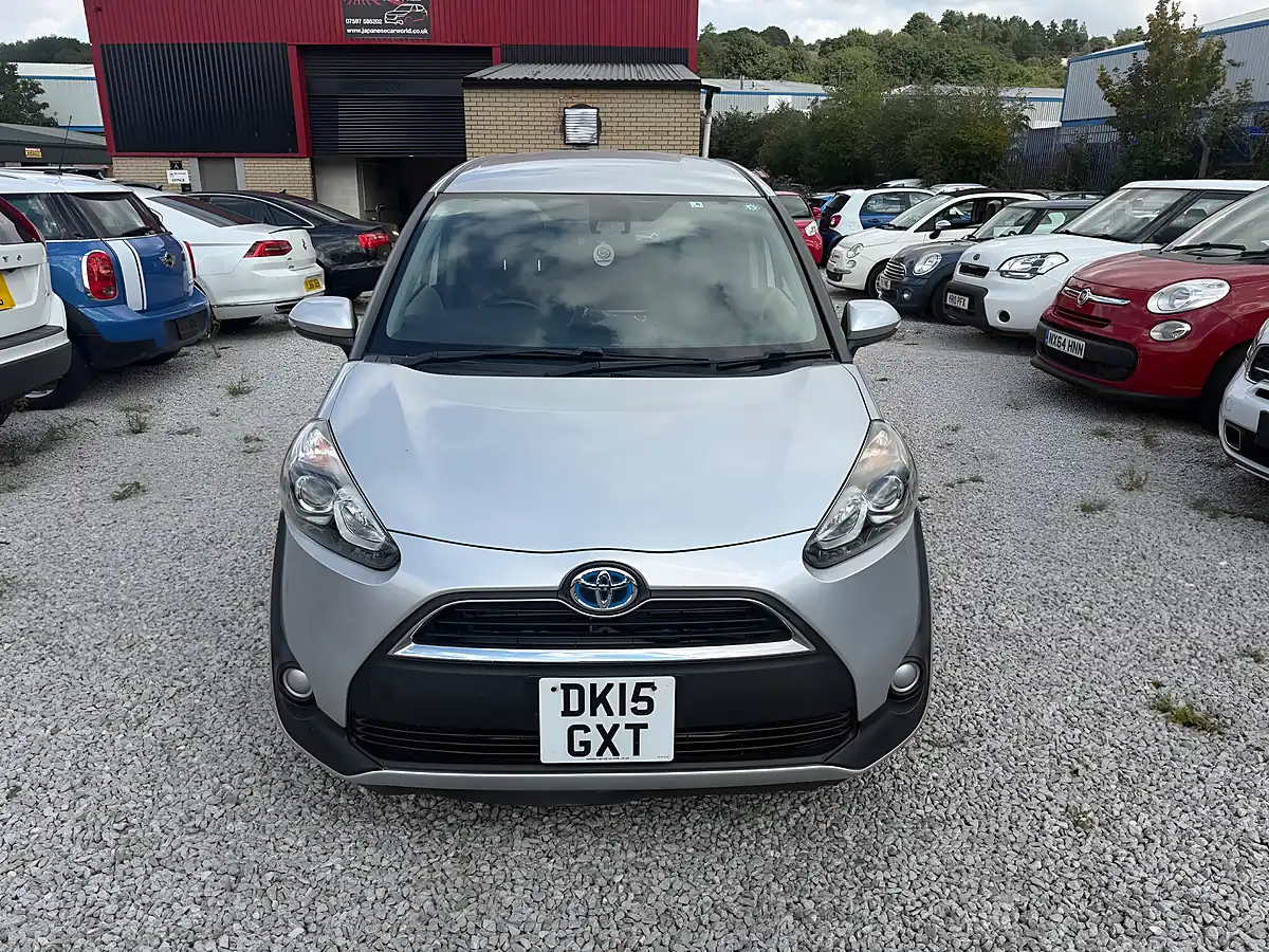 Used 2015 Toyota Sienta 7 Seater Silver - Interior and Exterior details 2