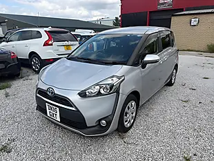 Used 2015 Toyota Sienta 7 Seater Silver - Interior and Exterior details 3