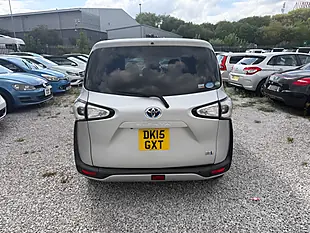 Used 2015 Toyota Sienta 7 Seater Silver - Interior and Exterior details 5