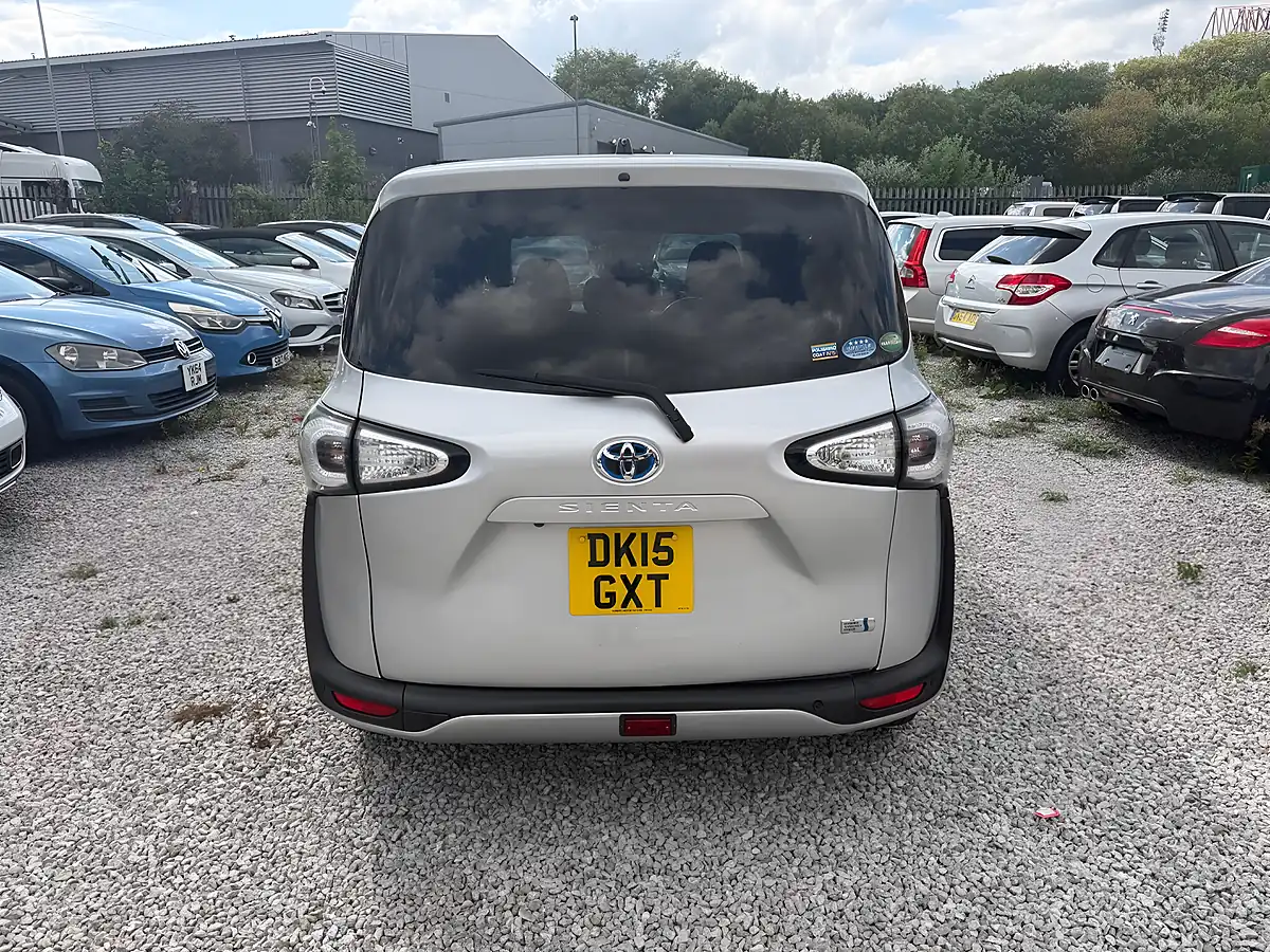 Used 2015 Toyota Sienta 7 Seater Silver - Interior and Exterior details 5