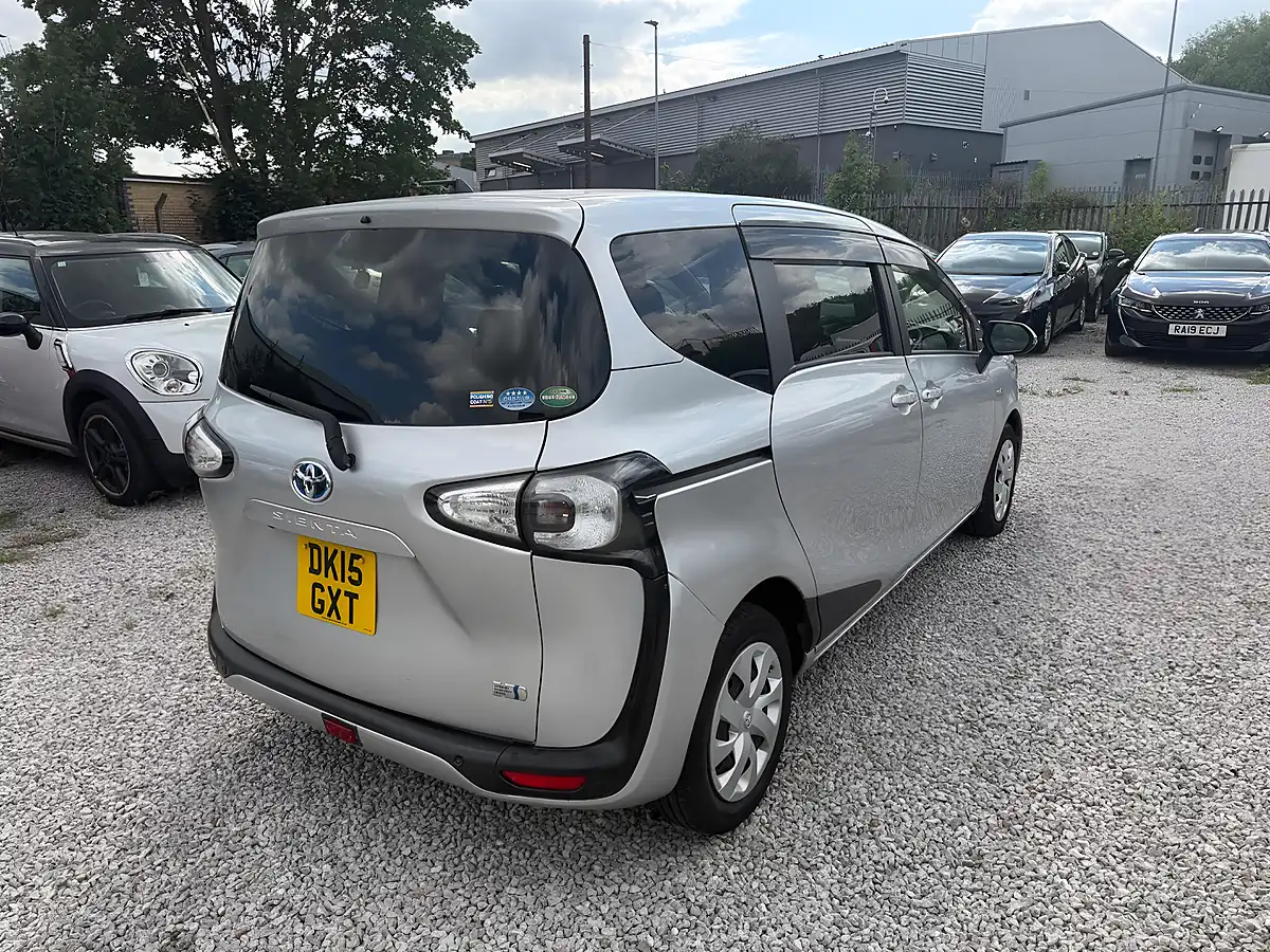 Used 2015 Toyota Sienta 7 Seater Silver - Interior and Exterior details 6