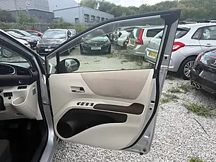 Used 2015 Toyota Sienta 7 Seater Silver - Interior and Exterior details 8