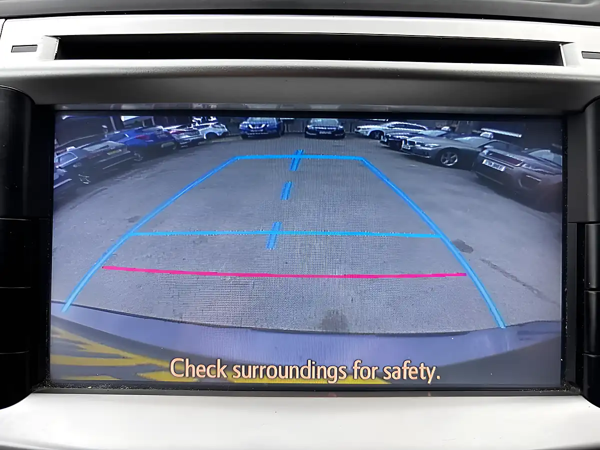 Used 2015 Toyota Verso Excel Blue - Interior and Exterior details 17