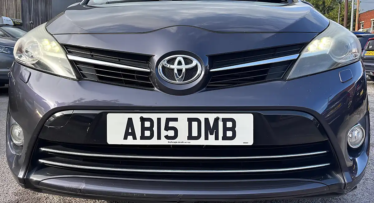 Used 2015 Toyota Verso Excel Blue - Interior and Exterior details 18