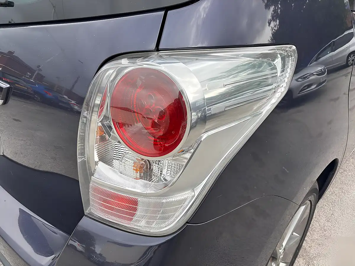 Used 2015 Toyota Verso Excel Blue - Interior and Exterior details 19