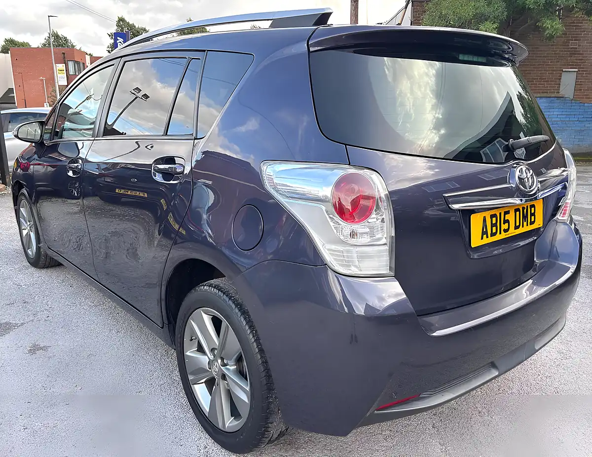Used 2015 Toyota Verso Excel Blue - Interior and Exterior details 5