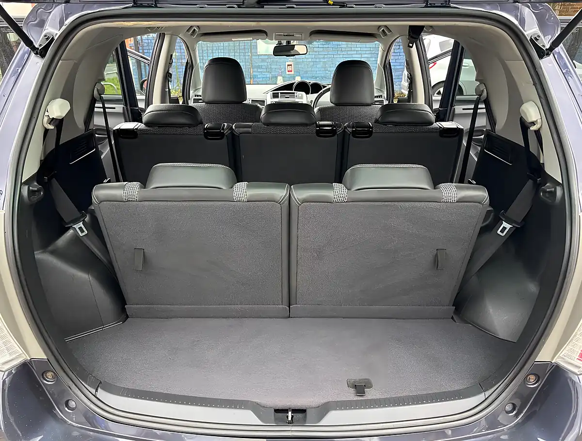 Used 2015 Toyota Verso Excel Blue - Interior and Exterior details 9