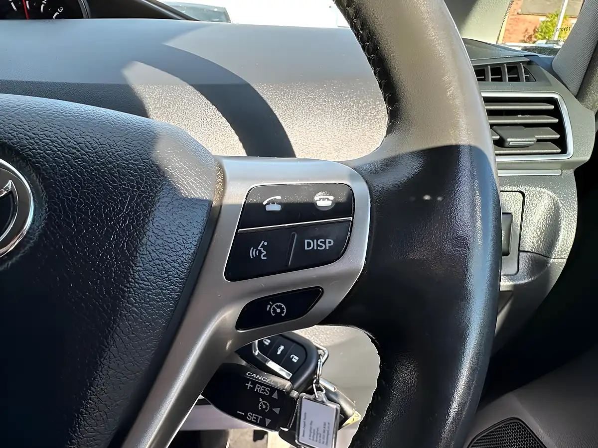 Used 2015 Toyota Verso Trend Grey - Interior and Exterior details 11