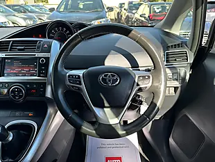 Used 2015 Toyota Verso Trend Grey - Interior and Exterior details 12