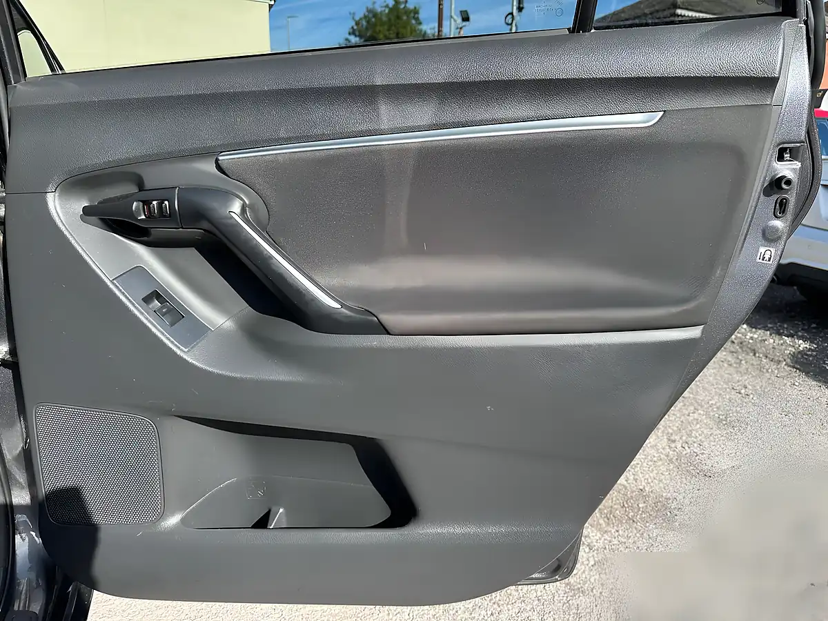 Used 2015 Toyota Verso Trend Grey - Interior and Exterior details 14