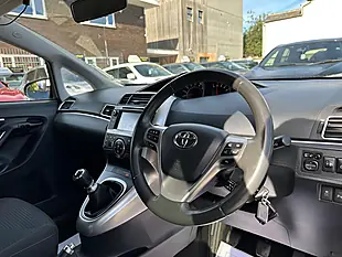 Used 2015 Toyota Verso Trend Grey - Interior and Exterior details 15