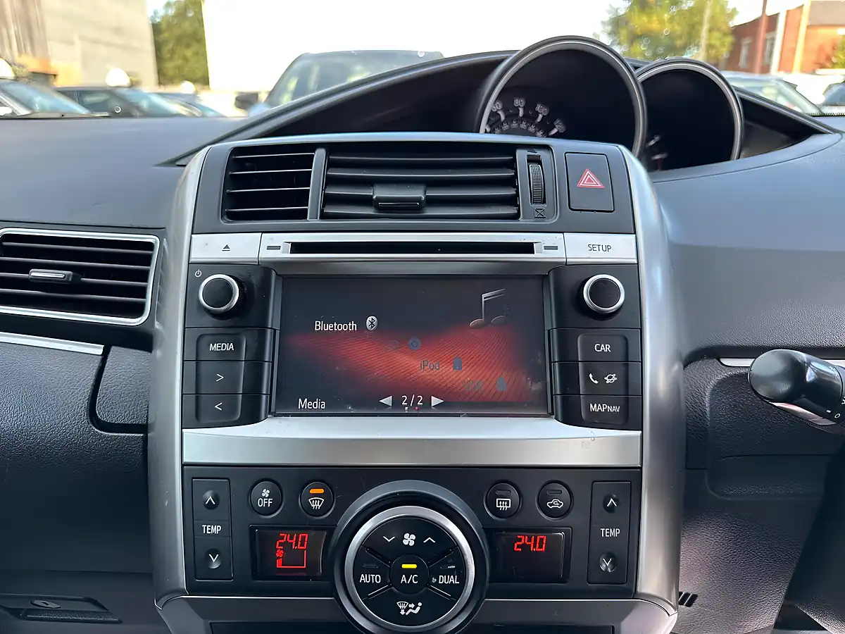 Used 2015 Toyota Verso Trend Grey - Interior and Exterior details 17