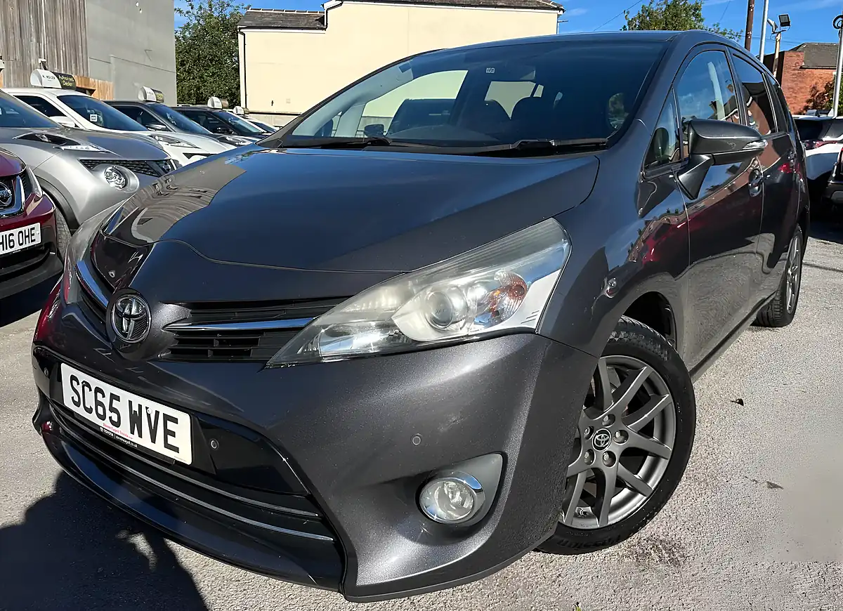 Used 2015 Toyota Verso Trend Grey - Interior and Exterior details 3