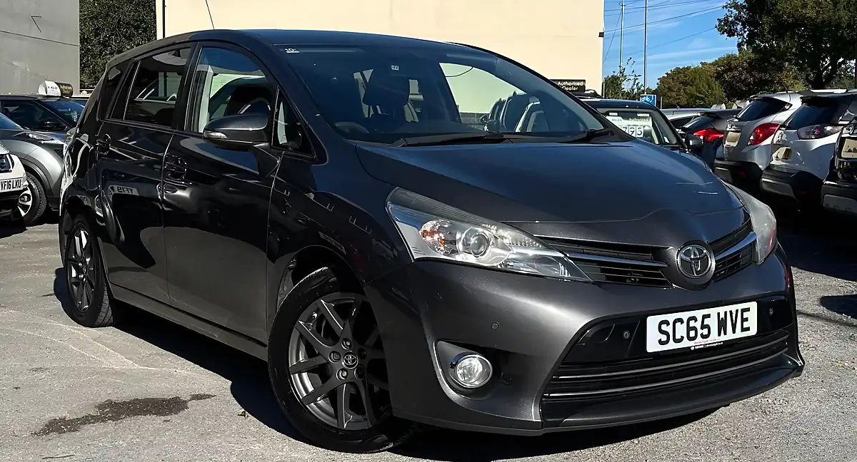 Used 2015 Toyota Verso Trend Grey - Interior and Exterior details 4