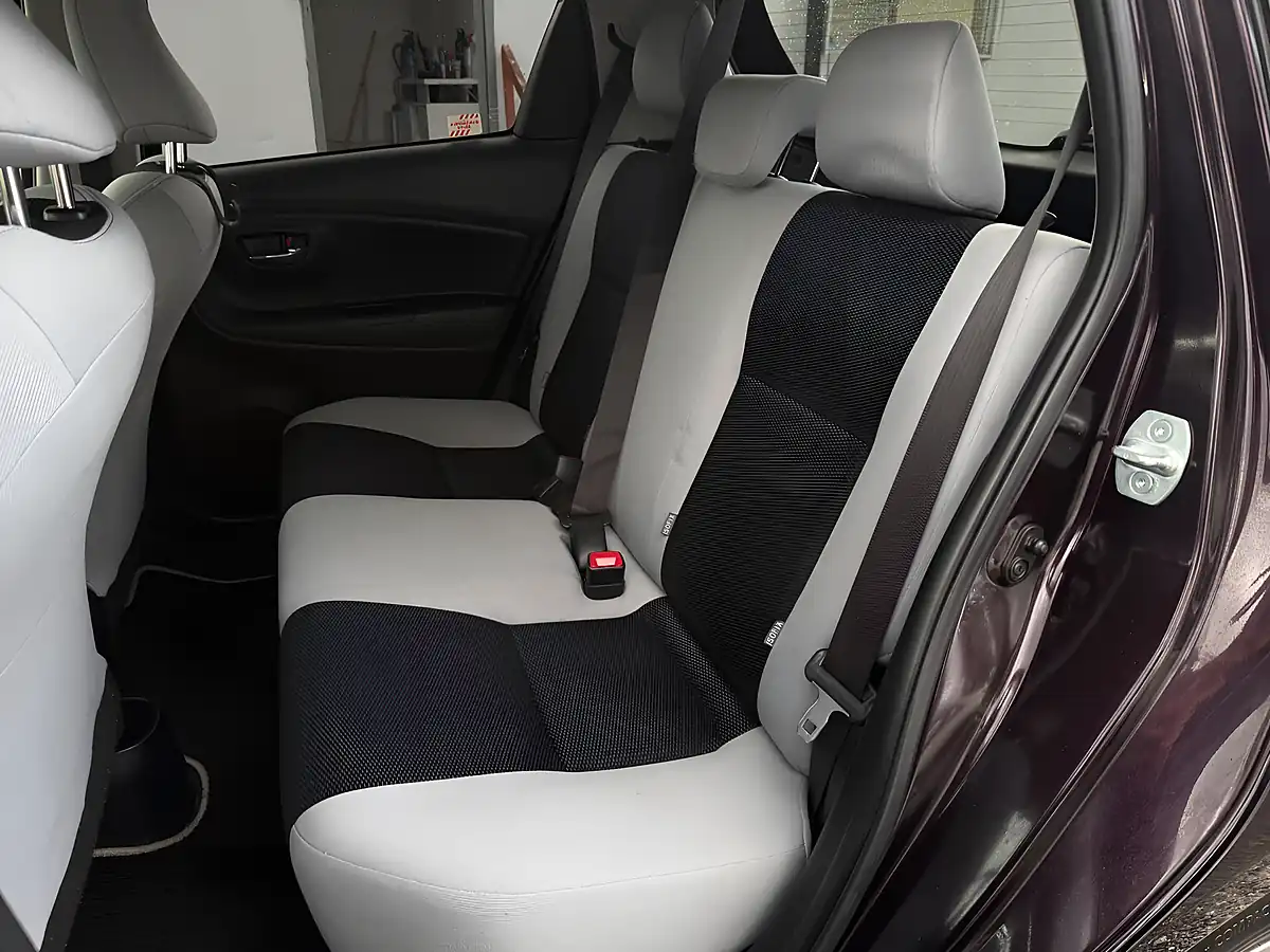 Used 2015 Toyota Vitz Purple - Interior and Exterior details 12