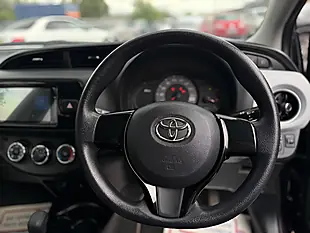 Used 2015 Toyota Vitz Purple - Interior and Exterior details 14