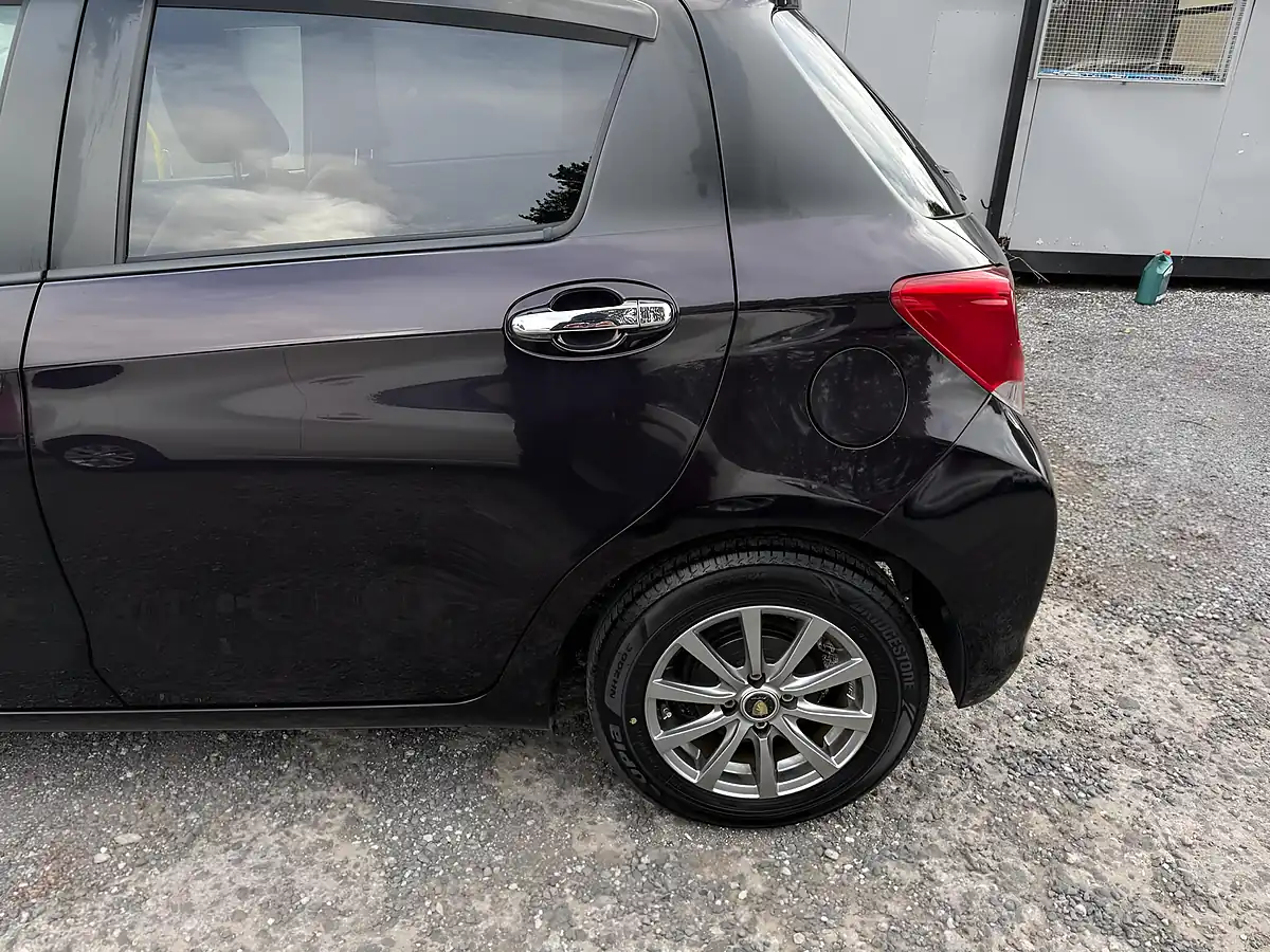 Used 2015 Toyota Vitz Purple - Interior and Exterior details 20