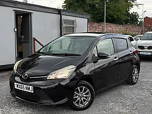 Used 2015 Toyota Vitz Purple - Interior and Exterior details 3