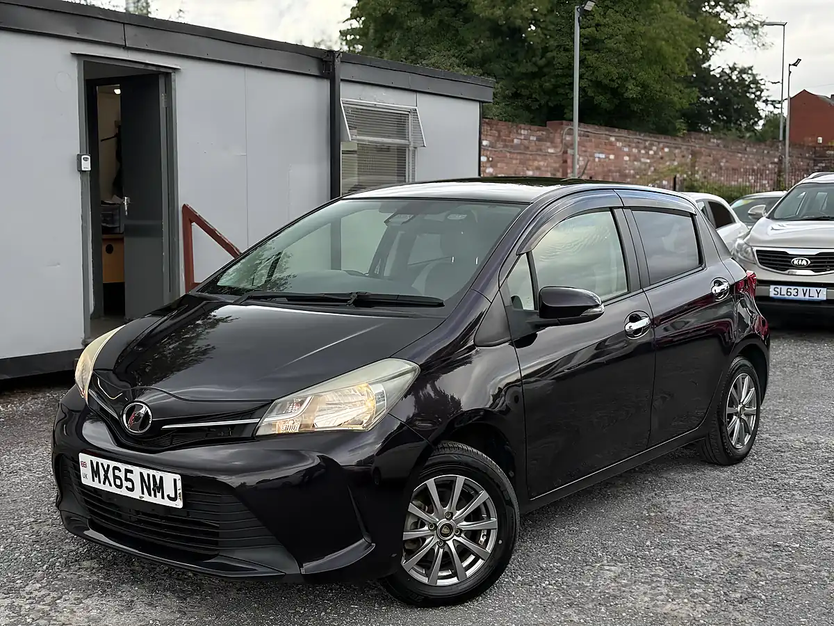 Used 2015 Toyota Vitz Purple - Interior and Exterior details 3