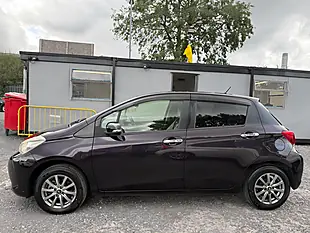 Used 2015 Toyota Vitz Purple - Interior and Exterior details 4