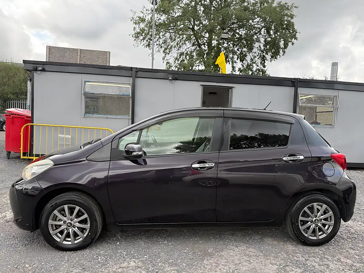 Used 2015 Toyota Vitz Purple - Interior and Exterior details 4