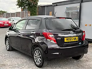 Used 2015 Toyota Vitz Purple - Interior and Exterior details 5