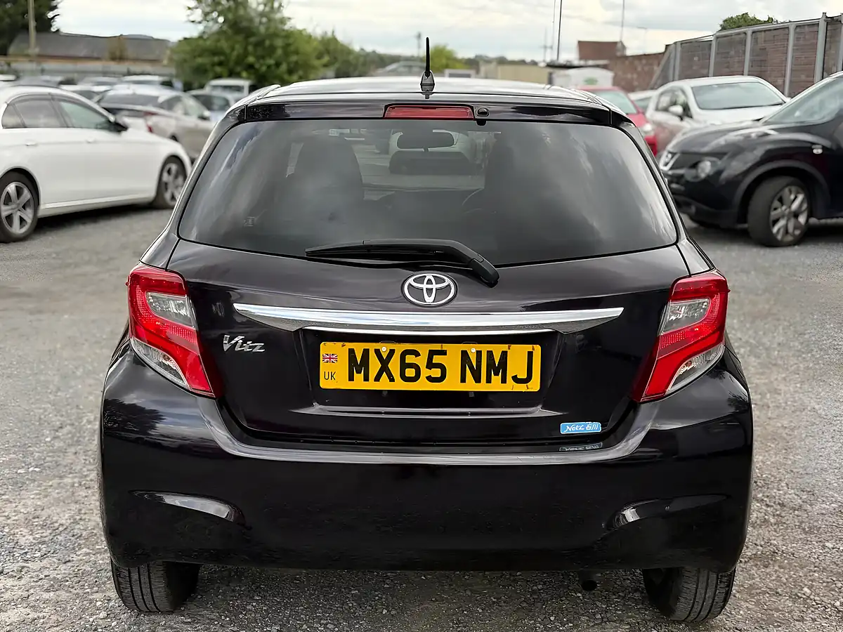 Used 2015 Toyota Vitz Purple - Interior and Exterior details 6