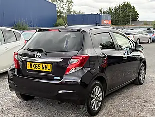 Used 2015 Toyota Vitz Purple - Interior and Exterior details 8