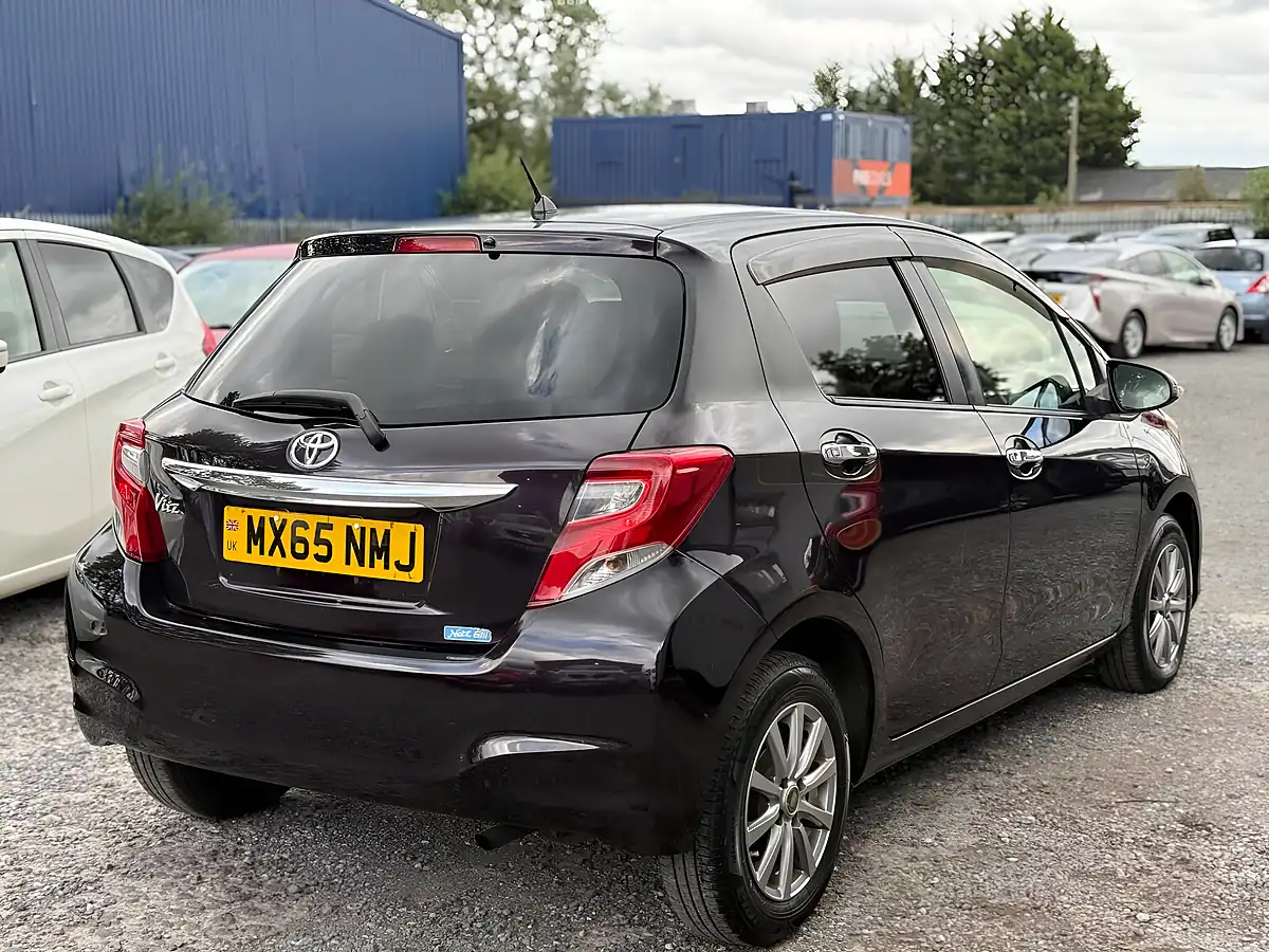 Used 2015 Toyota Vitz Purple - Interior and Exterior details 8