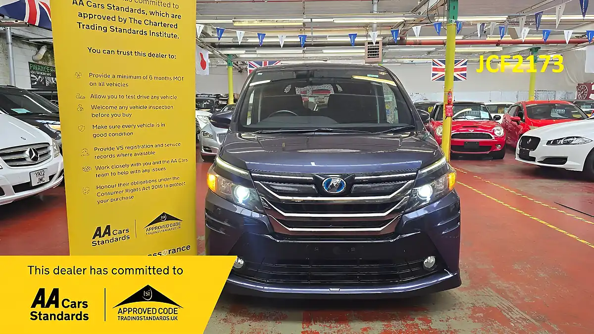 Used 2015 Toyota Voxy 7 Seats Black - Front View