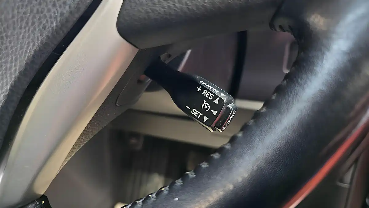 Used 2015 Toyota Voxy 7 Seats Black - Interior and Exterior details 10