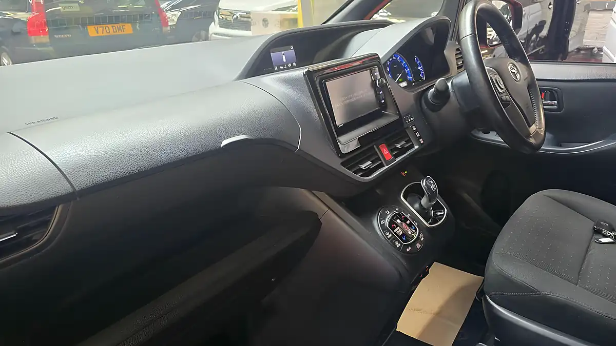 Used 2015 Toyota Voxy 7 Seats Black - Interior and Exterior details 11