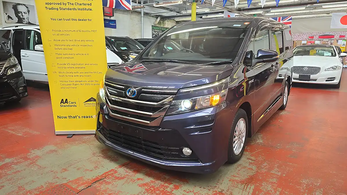 Used 2015 Toyota Voxy 7 Seats Black - Interior and Exterior details 2