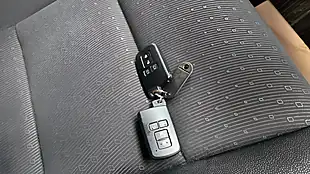 Used 2015 Toyota Voxy 7 Seats Black - Interior and Exterior details 8