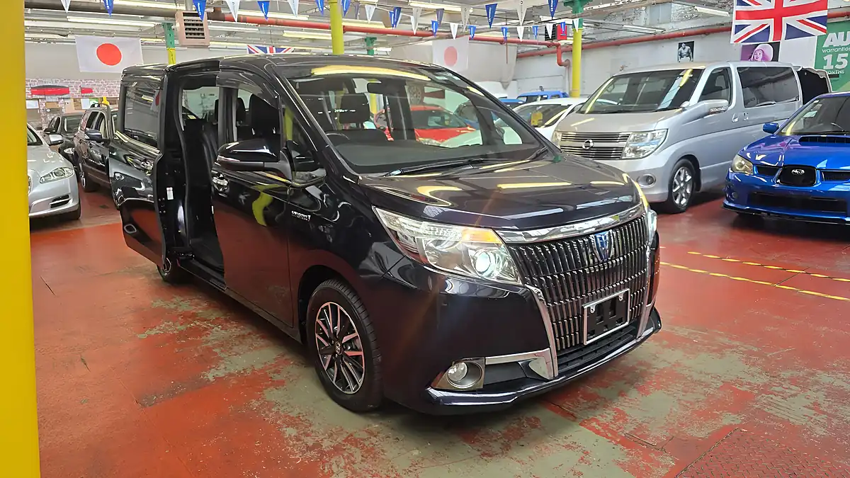 Used 2015 Toyota Voxy Esquire Leather 7 Seats Black - Interior and Exterior details 2