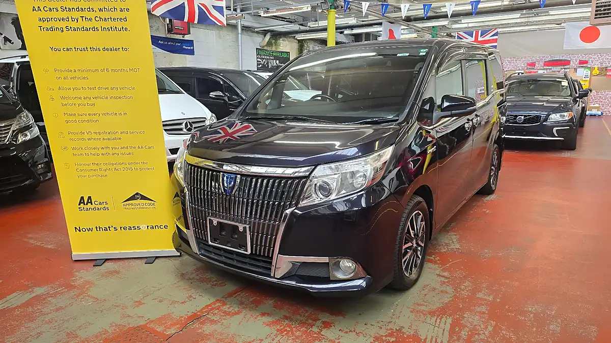 Used 2015 Toyota Voxy Esquire Leather 7 Seats Black - Interior and Exterior details 3
