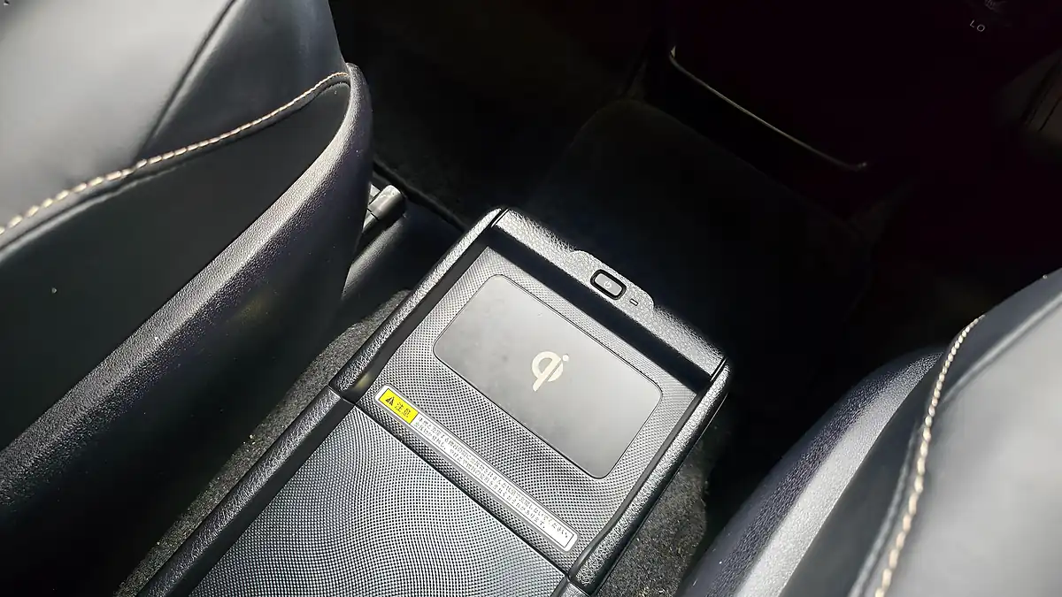 Used 2015 Toyota Voxy Esquire Leather 7 Seats Black - Interior and Exterior details 8