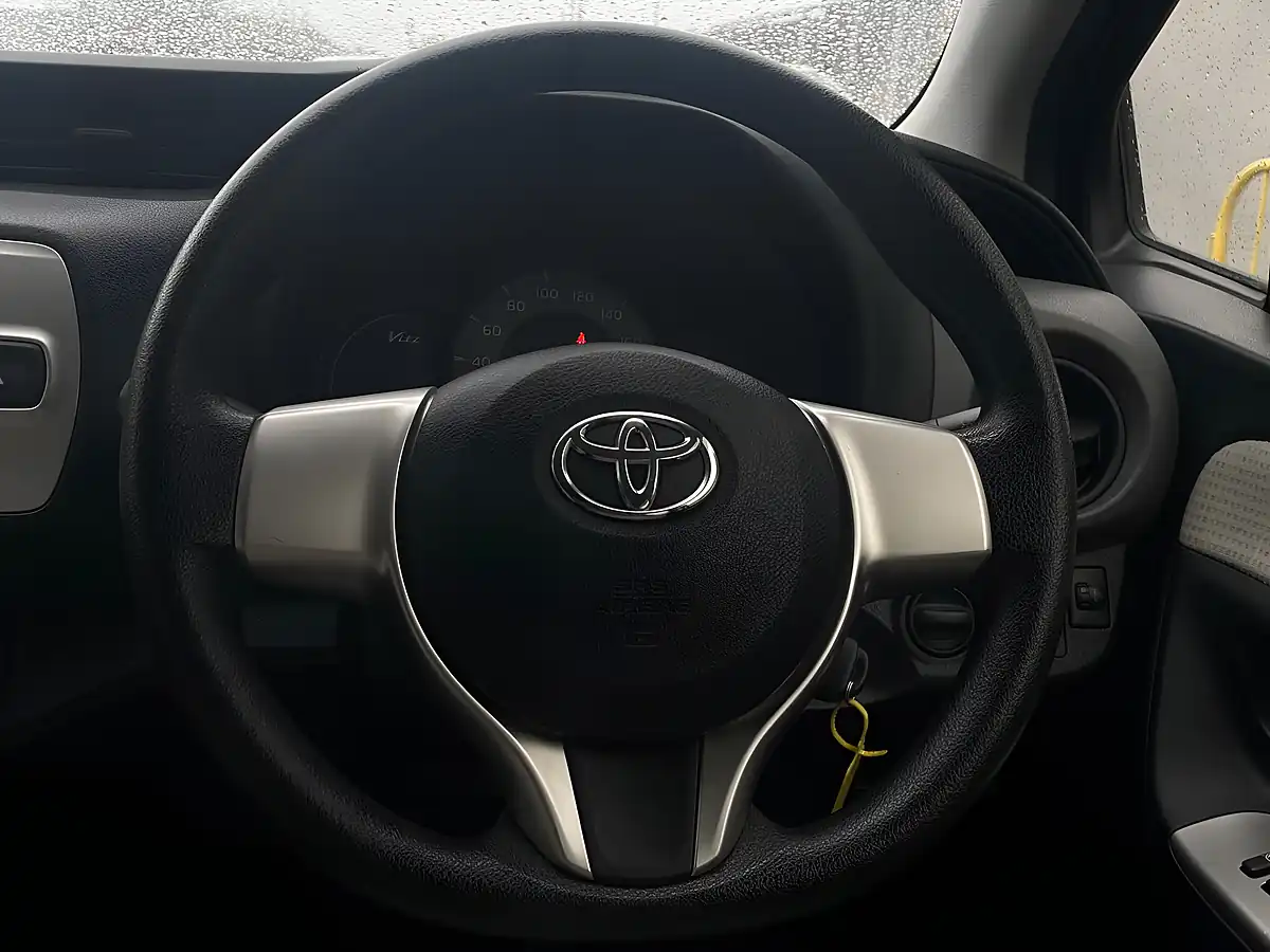 Used 2015 Toyota Yaris Automatic Grey - Interior and Exterior details 17