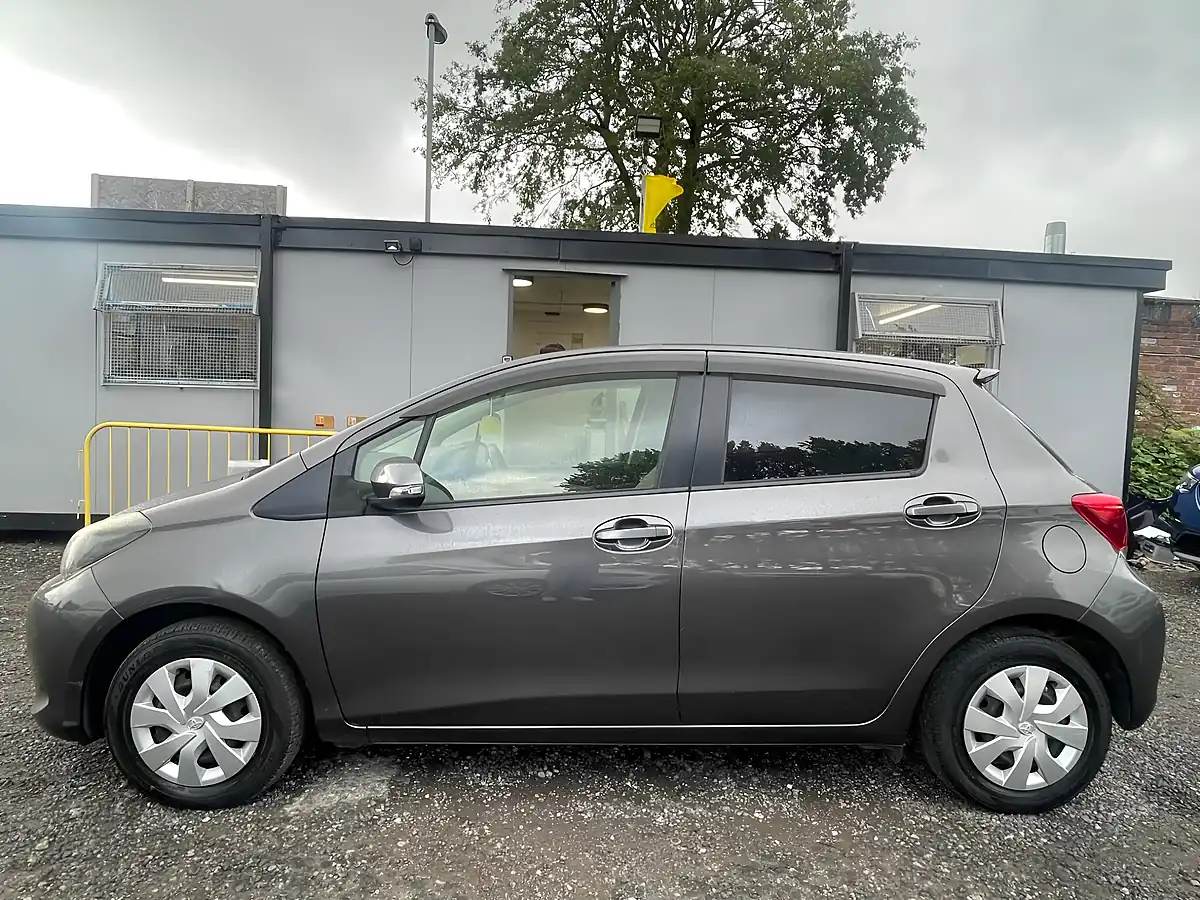 Used 2015 Toyota Yaris Automatic Grey - Interior and Exterior details 4