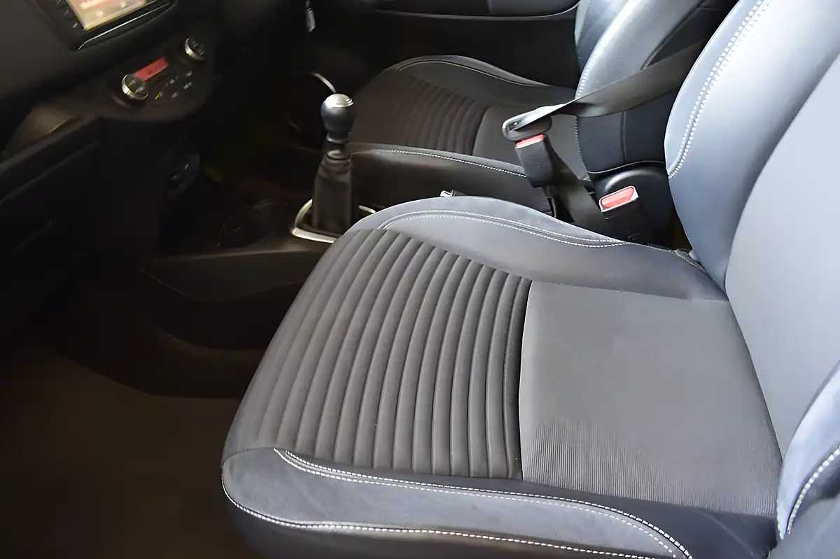 Used 2015 Toyota Yaris Excel Blue - Interior and Exterior details 10