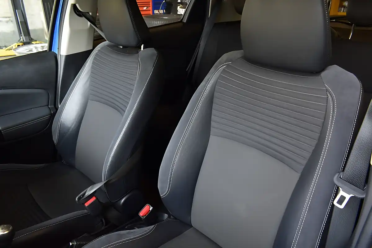 Used 2015 Toyota Yaris Excel Blue - Interior and Exterior details 20