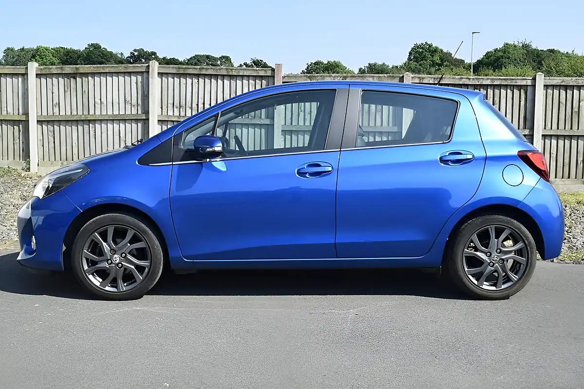 Used 2015 Toyota Yaris Excel Blue - Interior and Exterior details 9