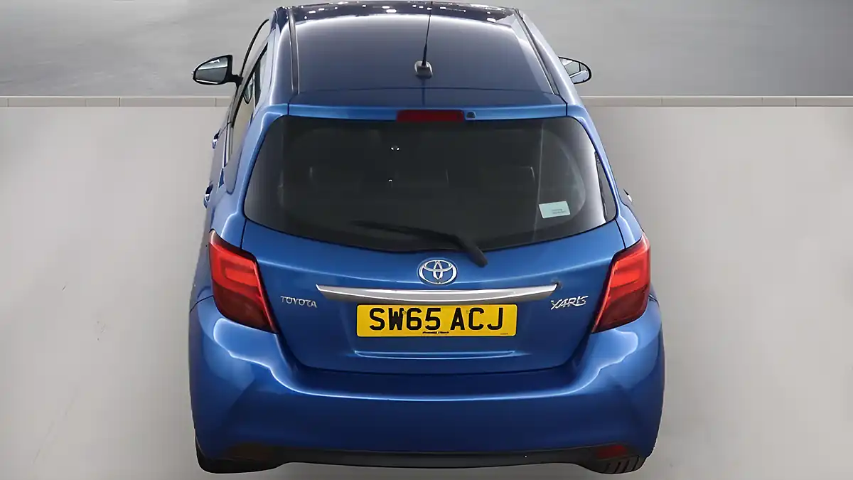 Used 2015 Toyota Yaris Excel Blue - Interior and Exterior details 9