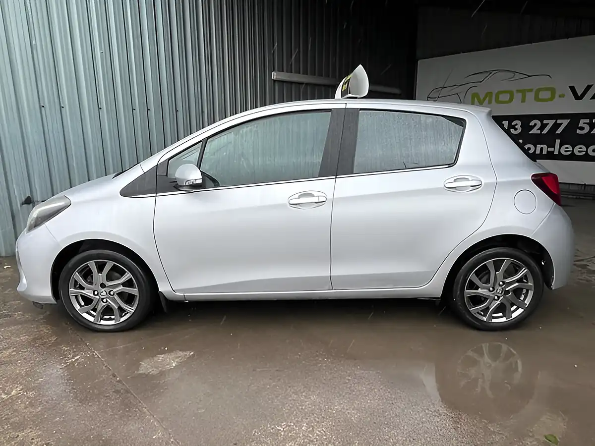 Used 2015 Toyota Yaris Excel Silver - Interior and Exterior details 9