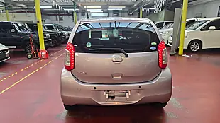 Used 2015 Toyota Yaris Hatchback Silver - Interior and Exterior details 16