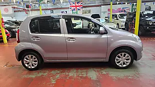 Used 2015 Toyota Yaris Hatchback Silver - Interior and Exterior details 17