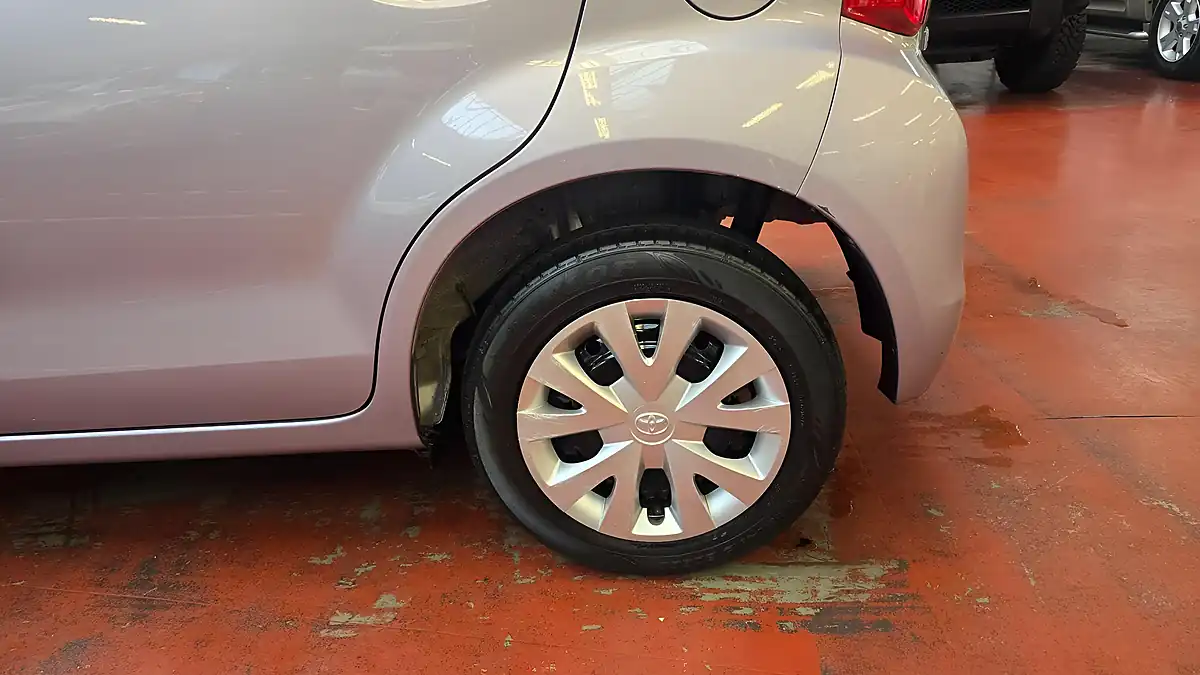 Used 2015 Toyota Yaris Hatchback Silver - Interior and Exterior details 18